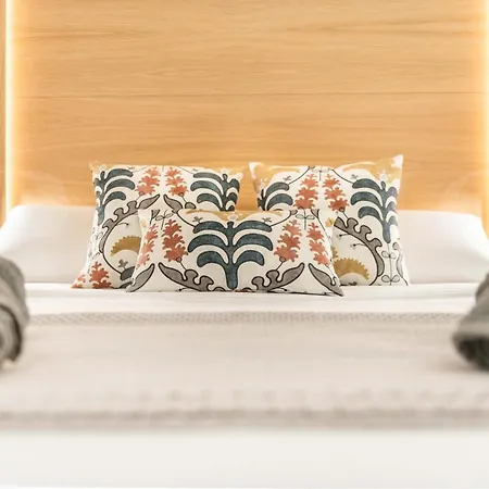 公寓 With Balcony In The Heart Of By Rems